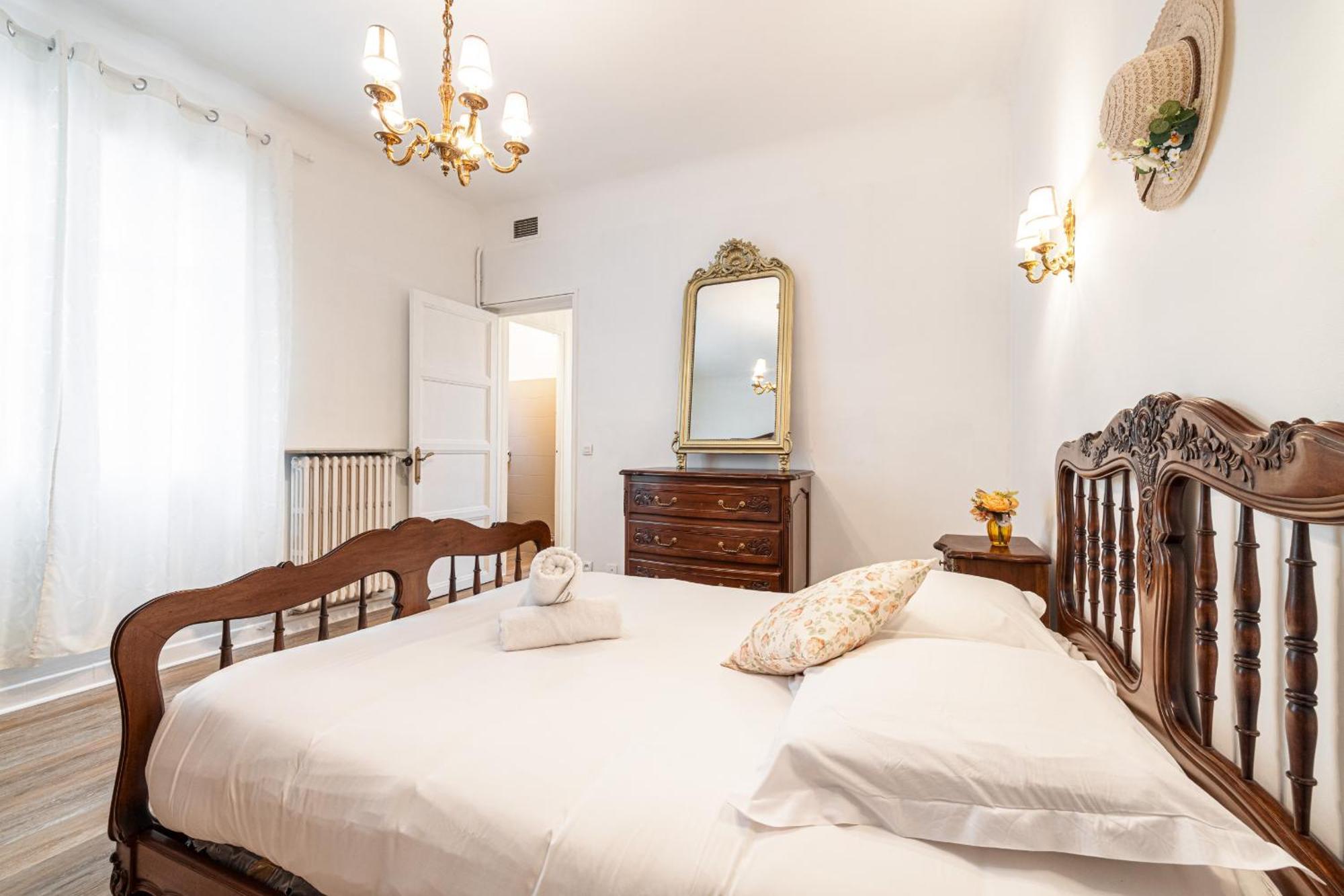 Large 2 Bdr & Garage Nizza