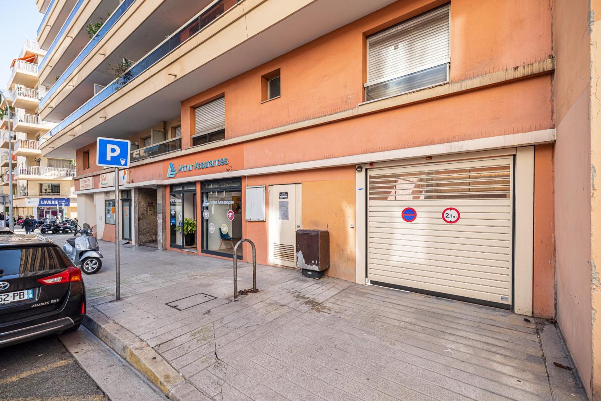 Large 2 Bdr & Garage Appartamento Nizza