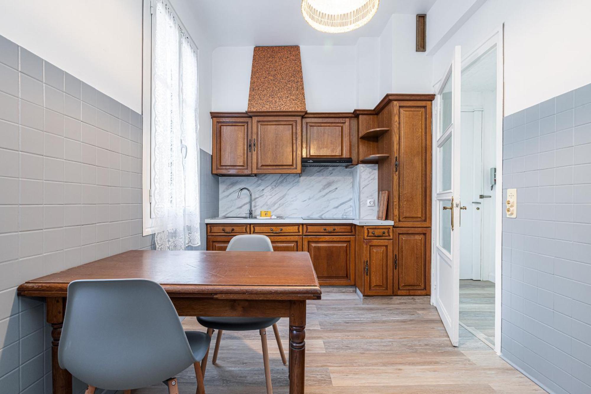 Large 2 Bdr & Garage Nizza