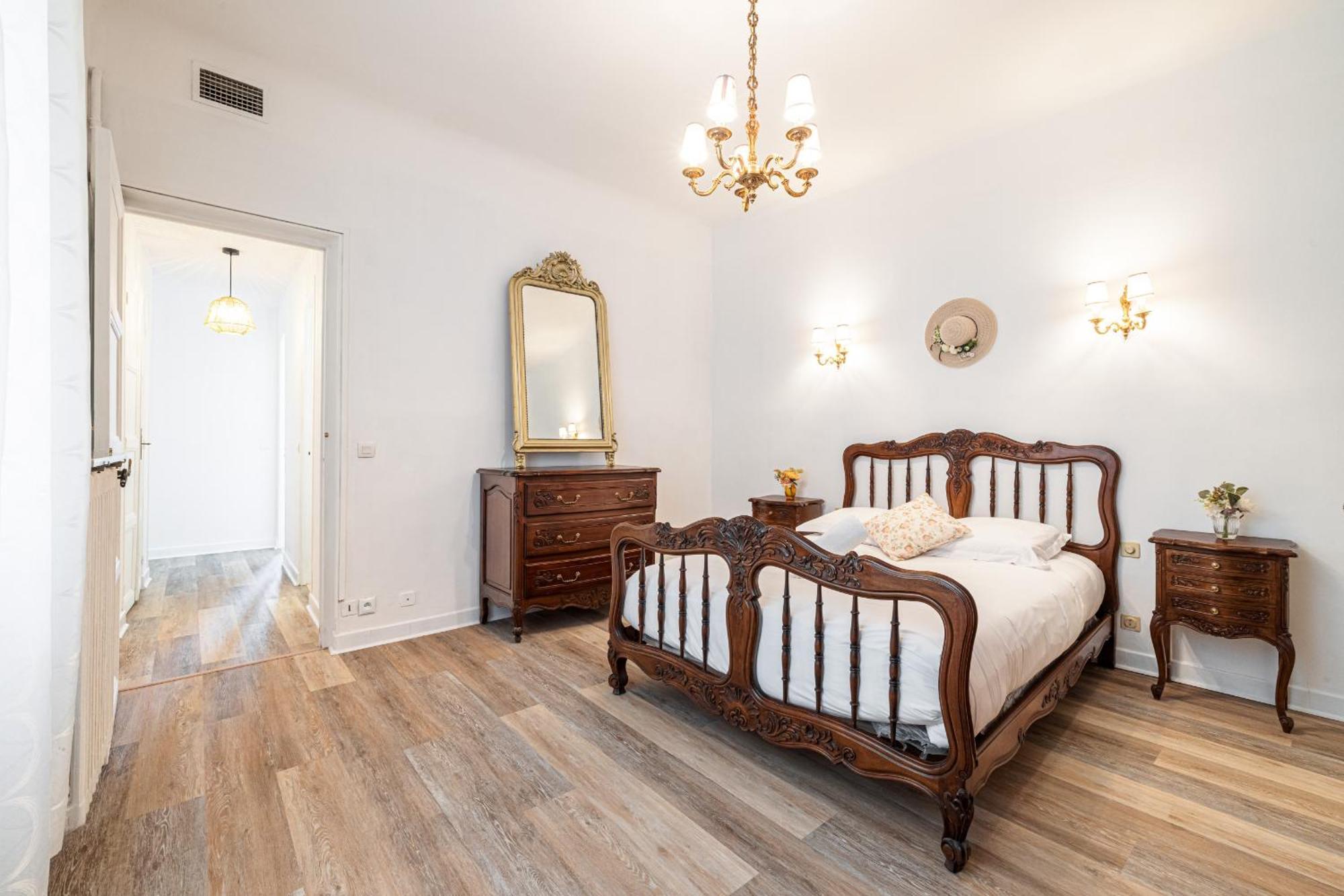 Large 2 Bdr & Garage * Nizza