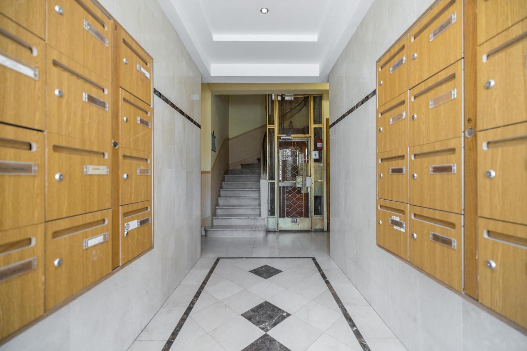 Large 2 Bdr & Garage