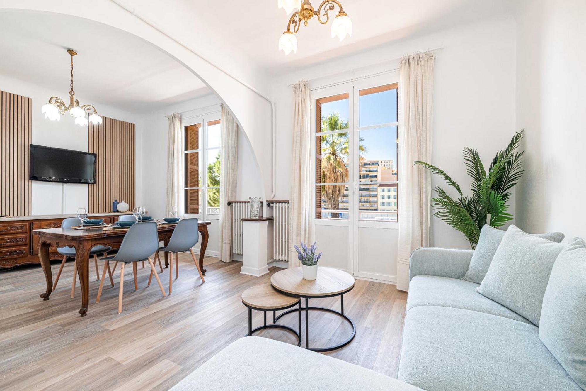 Large 2 Bdr & Garage Appartamento *