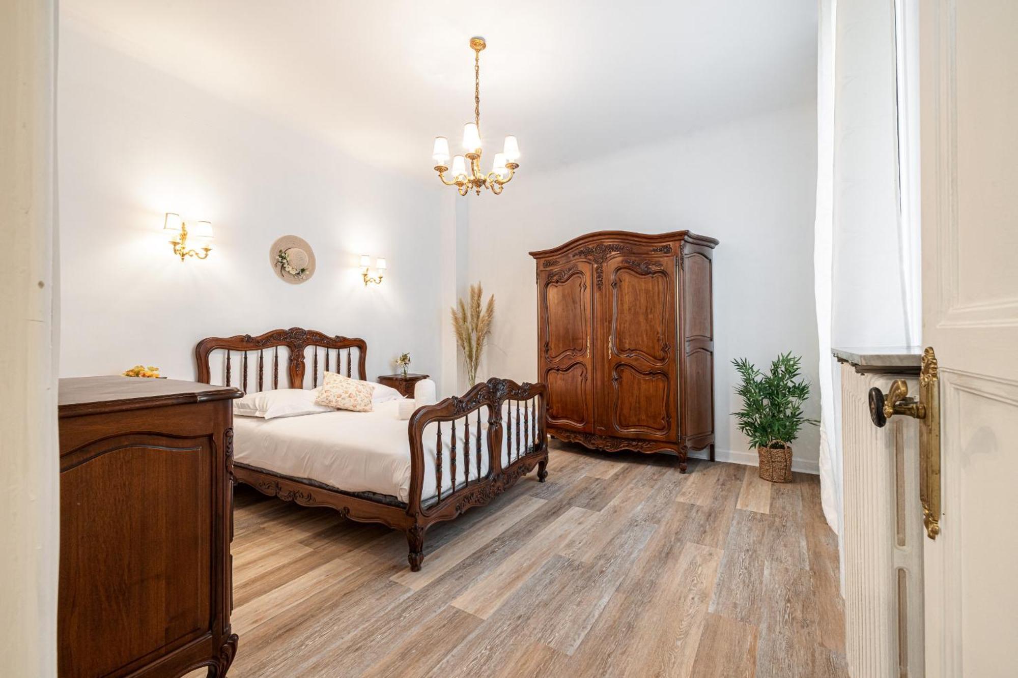 Large 2 Bdr & Garage Appartamento