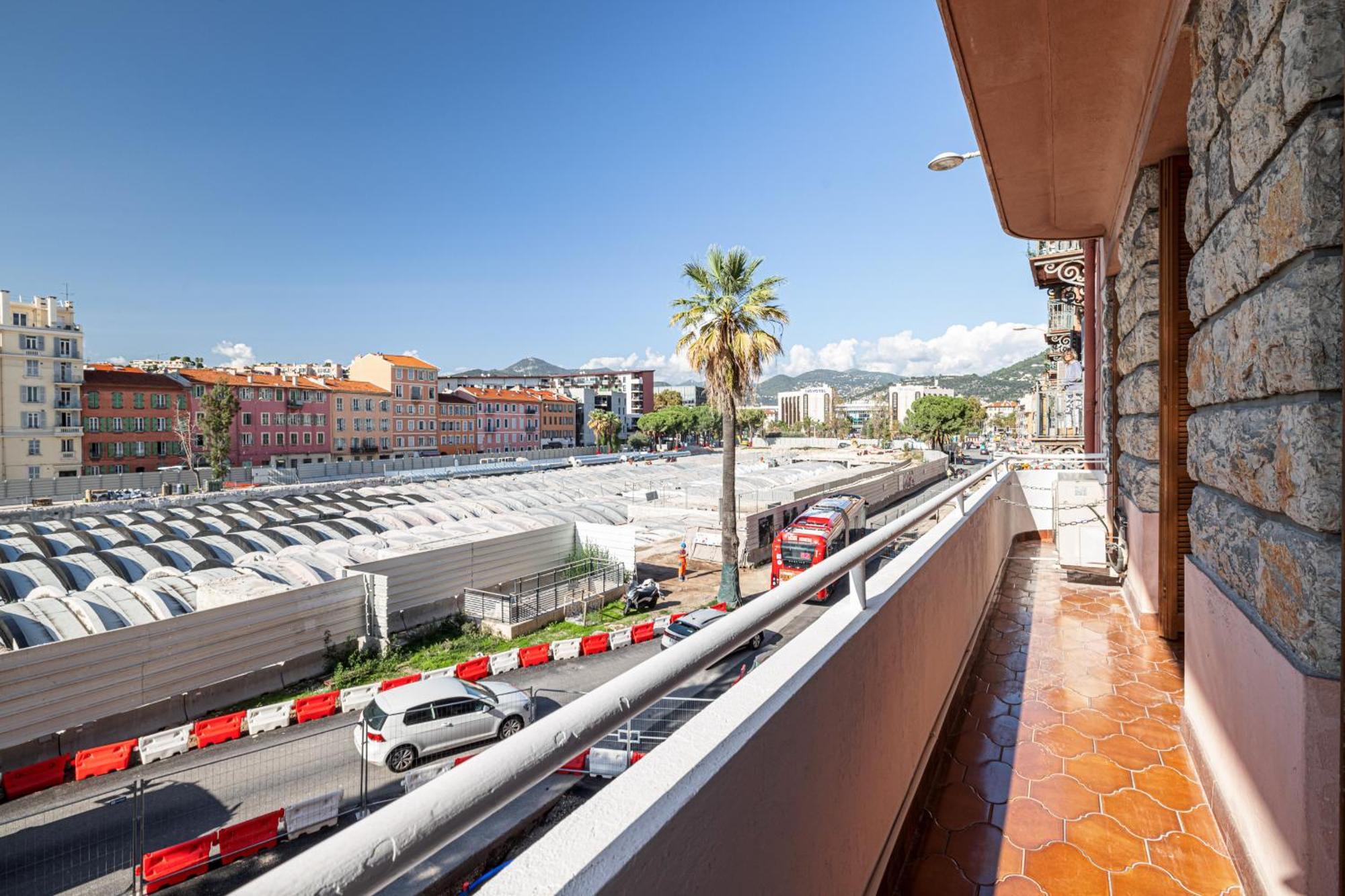Large 2 Bdr & Garage Appartamento Nizza