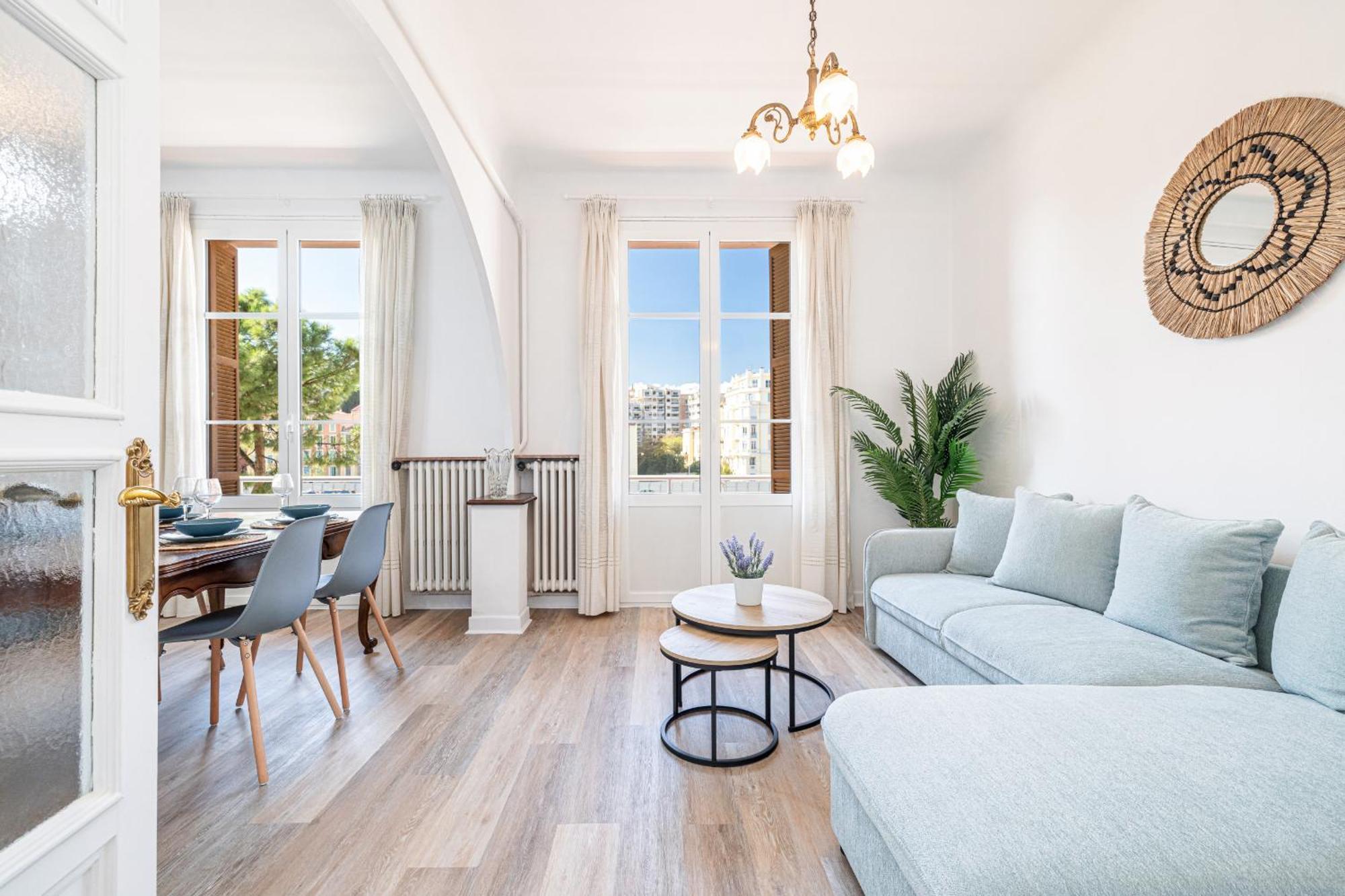 Large 2 Bdr & Garage Appartamento